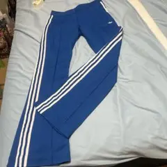 adidas アディダス　ストライプフレアパンツ