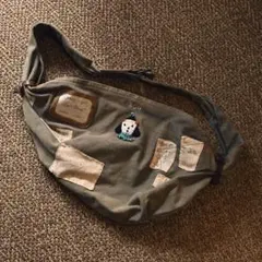 Kapital オリーブ色の刺繍ショルダーバッグ