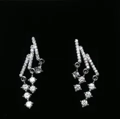 シルバーピアス　揺れるピアス　ビジュー　未使用品