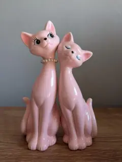 レトロなピンクの猫の置物セット