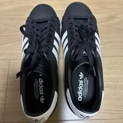 adidas ブラック スニーカー 3本ストライプ