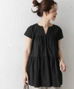 極美品✨　ブラック❤️　アーバンリサーチドアーズ　カット刺繍ティアードチュニック