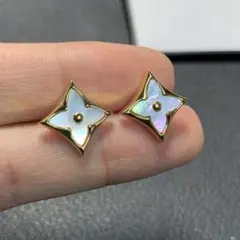 M-1296ヴィンテージ 天然白蝶貝 ピアス