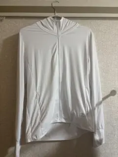 UVカットパーカー　フード付き　ホワイト