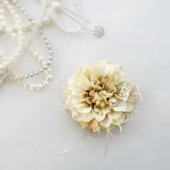 クリーミーベージュのコサージュ 入学式 卒業式 発表会 結婚式にもどうぞ♡