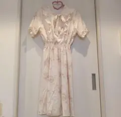 フリルリボン付きパフスリーブクリーム色ワンピース　マキシ丈美品❣️