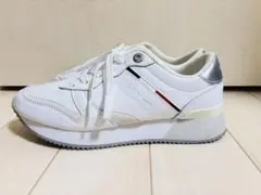 Tommy Hilfiger トミーヒルフィガーホワイト スニーカー