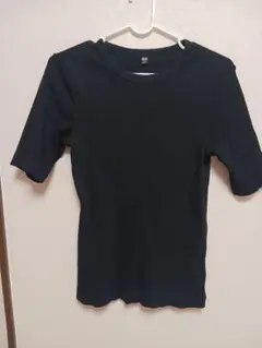 ユニクロ　トップス　ブラック