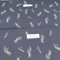 ネイビー地に刺繍の生地２枚セット