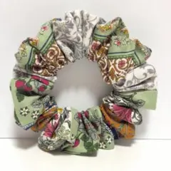 グリーンのアニマルフォレスト②　シュシュ　ハンドメイド　シンプル