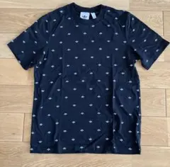 アディダス　黒Tシャツ