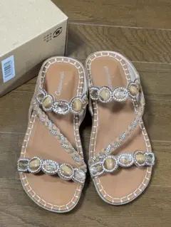 amepla コンシャスウォーク美脚ビジュサンダル