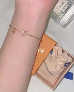 Louis Vuitton ロゴチャームブレスレット
