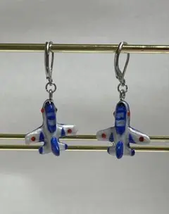 【ハンドメイド】　ブルーインパルス　ピアス　ソロ　上向き　E