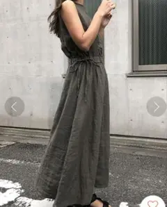 カーキ色ノースリーブロングワンピース