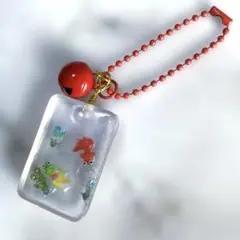 金魚 花(押し花) レジン 長方形のチャーム 赤い鈴付き
