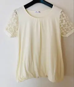花柄レース袖 クリーム色 Tシャツ　L