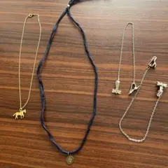 メンズ 馬のチャーム付き ゴールドネックレス 4点 アクセサリーまとめ売り