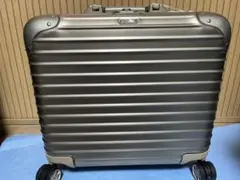 リモワ トパーズ チタニウム ビジネストローリー 26L 923.40.03.4
