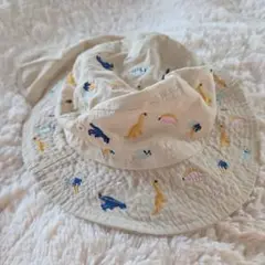 ベビー　恐竜刺繍 ベージュ日よけ帽子