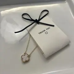 四葉のクローバー型ネックレス