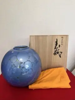 中田一於 淡青釉裏銀彩 花瓶 N43 日本工芸会正会員 九谷焼 花器 中田一於『 淡青釉裏銀彩花文 壷』 | 陶芸作品 | 日経アート