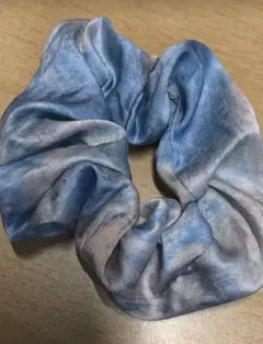 青とグレーのシュシュ