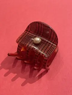MADE in france 赤と黒のチェック柄ヘアクリップ