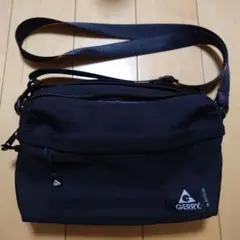 GERRY ブラック ショルダーバッグ