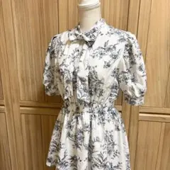 【新品】GRL ボウタイつき花柄ティアードワンピース オフ L