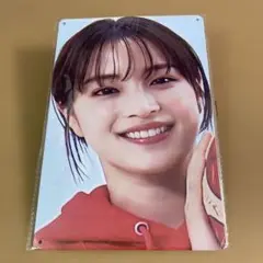 【新品】 広瀬すず　ブリキ看板　女優　赤パーカー