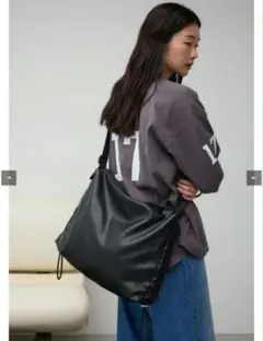 AZUL by moussy サイドギャザーパデットバッグ ブラック