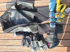 ウェットスーツセット（フルスーツ、手袋、ブーツ、ベルト）
