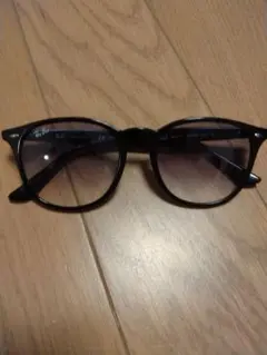 Ray-Ban RB 4259-F サングラス