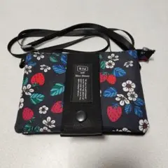 KiU ショルダー　サコッシュ