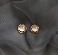 ピアス|ラウンドカットピアス ホワイトオパールピアス ゴールド 韓国