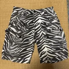 黒白ゼブラ柄ハーフパンツ　シマウマ　ブラックホワイト