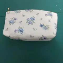 花柄ポーチ（青と紫のバラ）