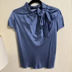 シルク　DESIGNWORKS リボン付きブルーシャツ 半袖
