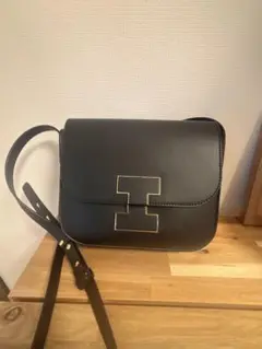 IACUCCI（イアクッチ）ショルダーバッグ　アバNERO
