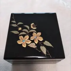 漆塗りの宝石箱