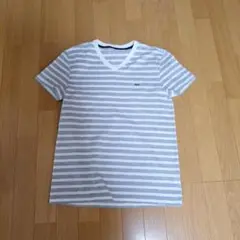 Lacoste ストライプ Vネック Tシャツ