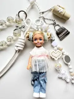 マテル人形使用バービーキーホルダー　バービーチャーム　チェルシーBarbie