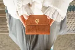 コンパクト革財布　旅するネコ　ヴィアッジオ