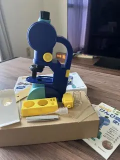 300倍ズーム 青い顕微鏡