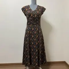 ローラアシュレイ　花　花柄　夏　アート　デザイン　ワンピース