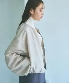 mysty woman 袖ボリュームノーカラーブルゾン　ベージュ
