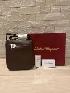 【新品未使用】フェラガモ　ショルダーバッグ