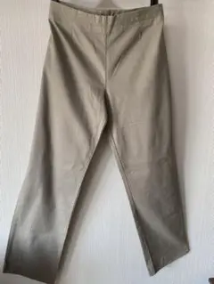 サイドファスナー　ベージュカーキパンツ