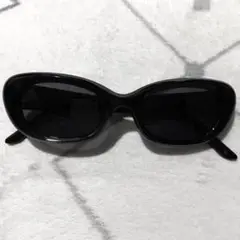 ブラックキャットアイサングラス